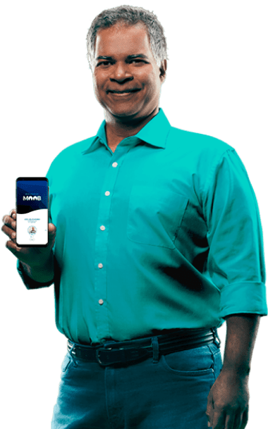 segurando um celular