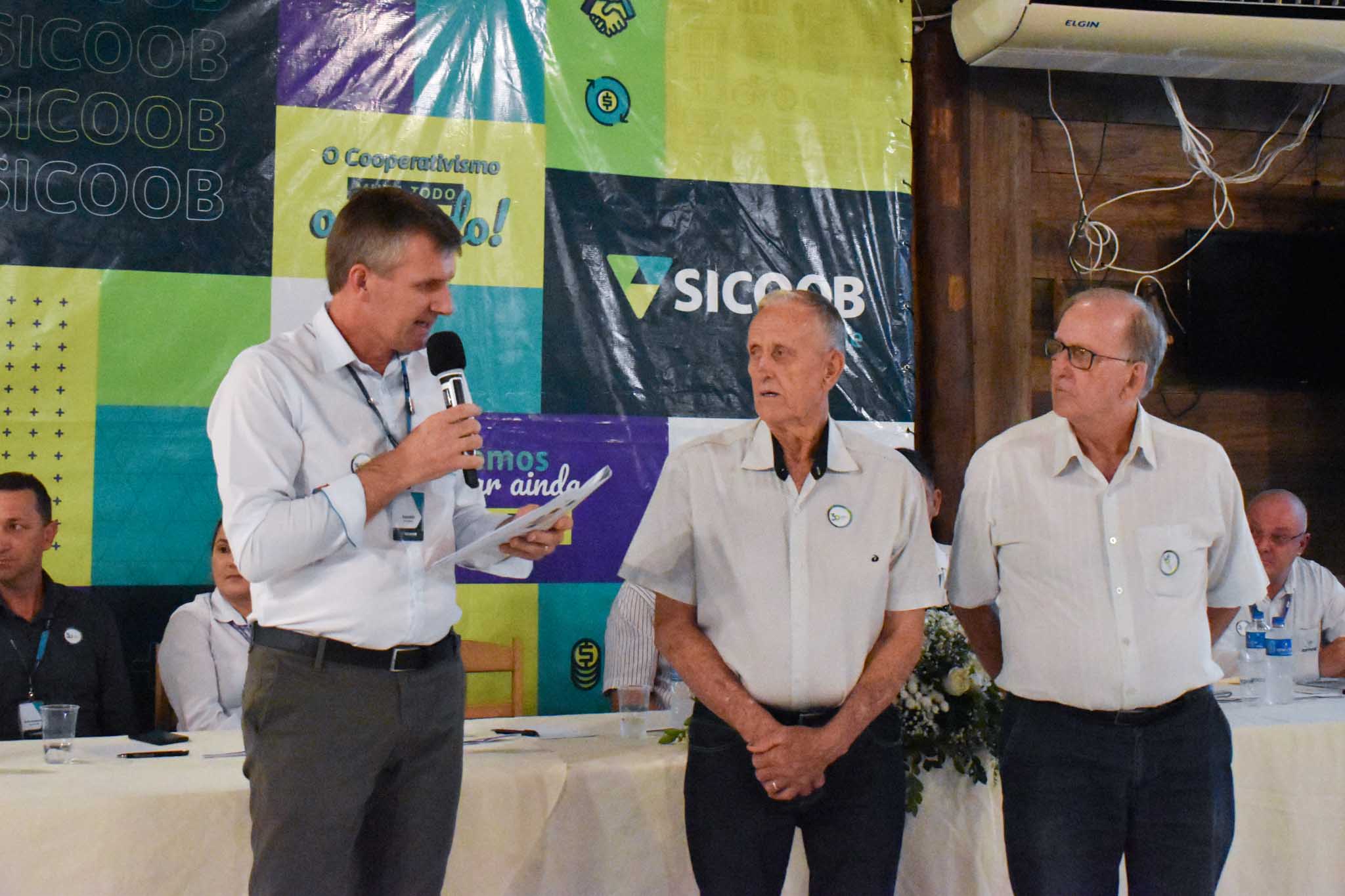 Evento contou com emocionante palestra Cooperados e Sicoob Credivale